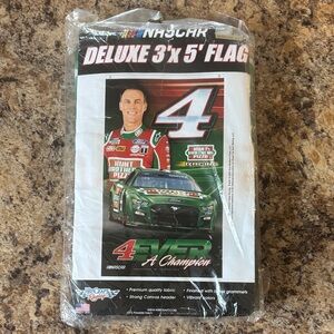 NEW IN PACKAGE KEVIN HARVICK NASCAR Deluxe Flag with Green and Red Design